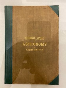 Lees meer over het artikel A school atlas of astronomy – 1855 – INGEZIEN