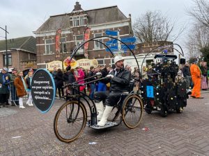 Lees meer over het artikel Tijdmachine – Deelname Moeslandse Optocht 2023